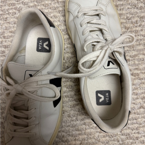 Veja Women's Esplar Leather Sneakers - Picture 7 of 9